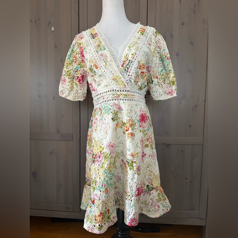 100% cotton , Alice BLUE , floral , knee length dress . Size L